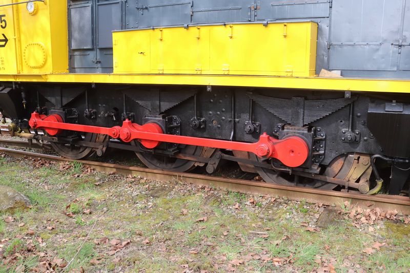 Museumlocomotief 605 van het Spoorwegmuseum herspoord door Incidentenbestrijders van ProRail